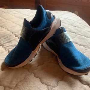 Nike ‘Dart’ tennis shoes